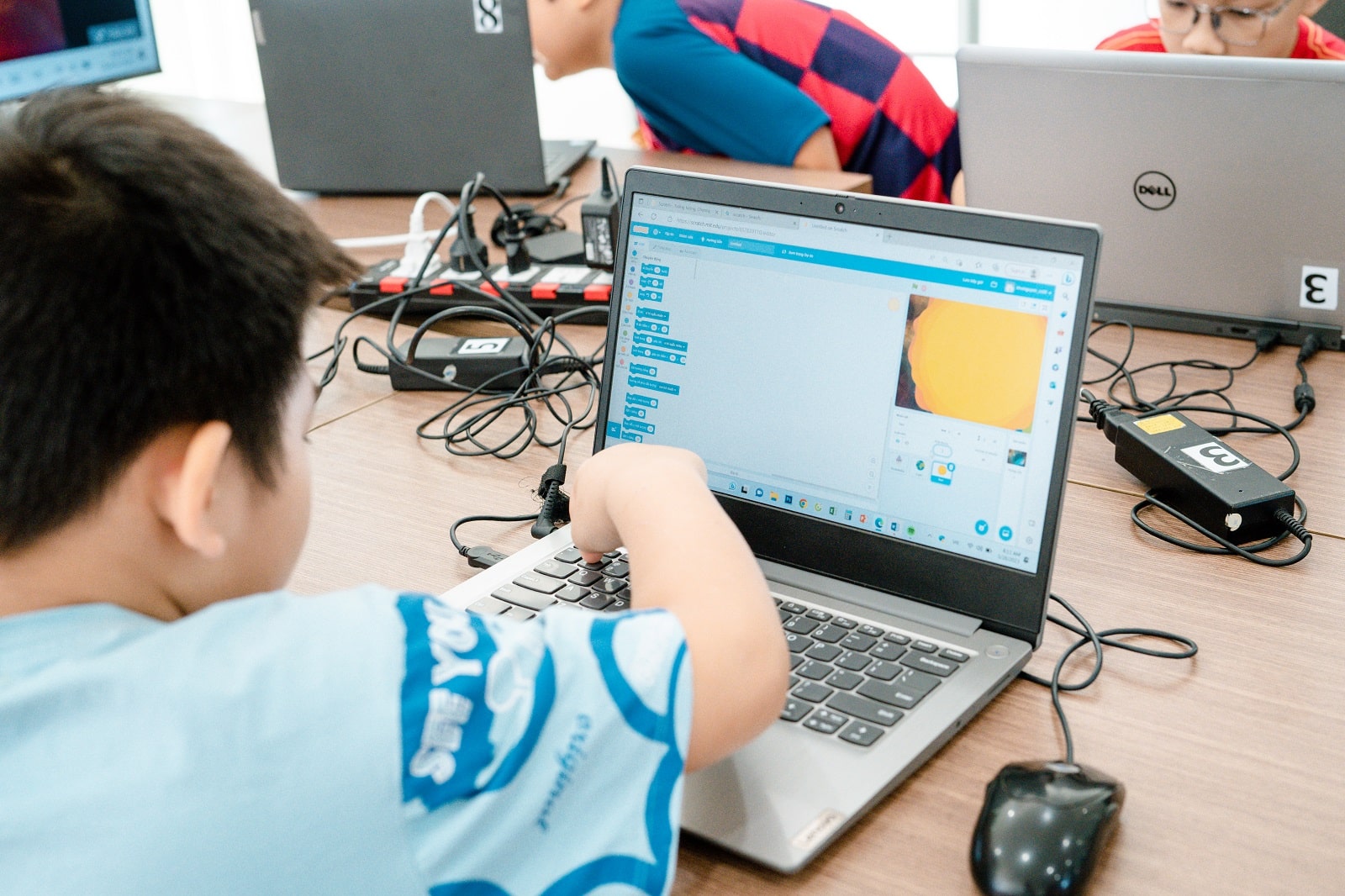học lập trình robot cho trẻ từ 8-15 tuổi